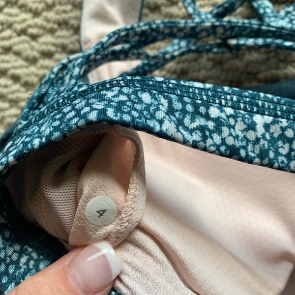 Lululemon open back tank with sports bra - Picture 4 of 4